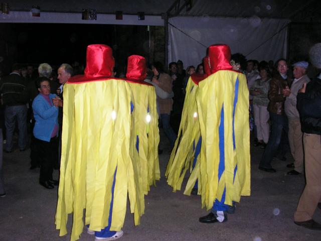 59750-san-martin-de-la-vega-del-alberche-disfraz-de-fregonas-fiesta-2004